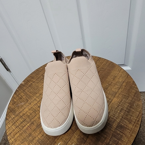 Shoes - Picture 5 of 10